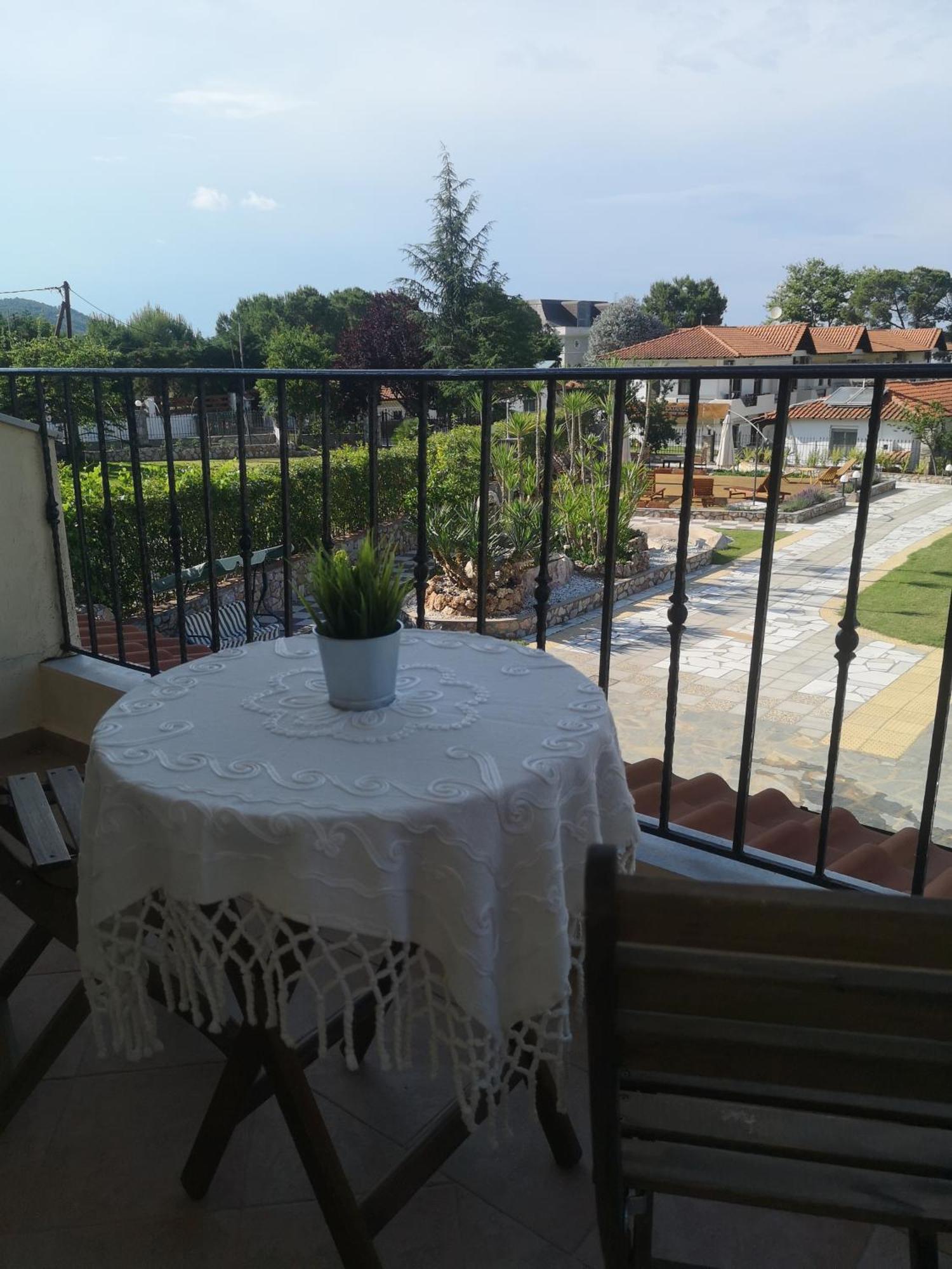 Makis Nest Apart-Hotel Vourvourou Luaran gambar